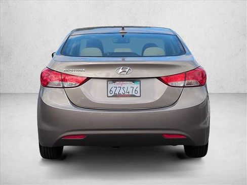 Used 2013 Hyundai Elantra GLS w/ Preferred Pkg image 7