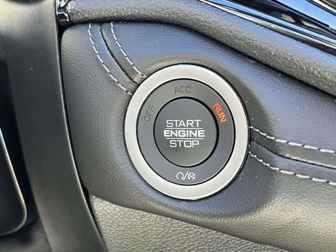 Used 2024 Dodge Durango SXT image 2