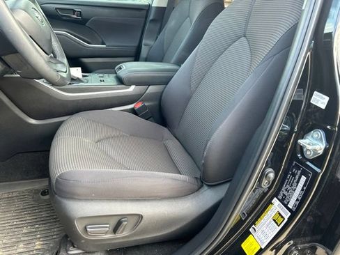 Certified 2024 Toyota Highlander LE FWD image 13