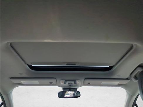 Used 2026 Toyota Sienna XLE FWD image 26