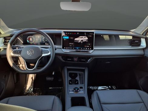 New 2026 Volkswagen Tiguan SE image 42