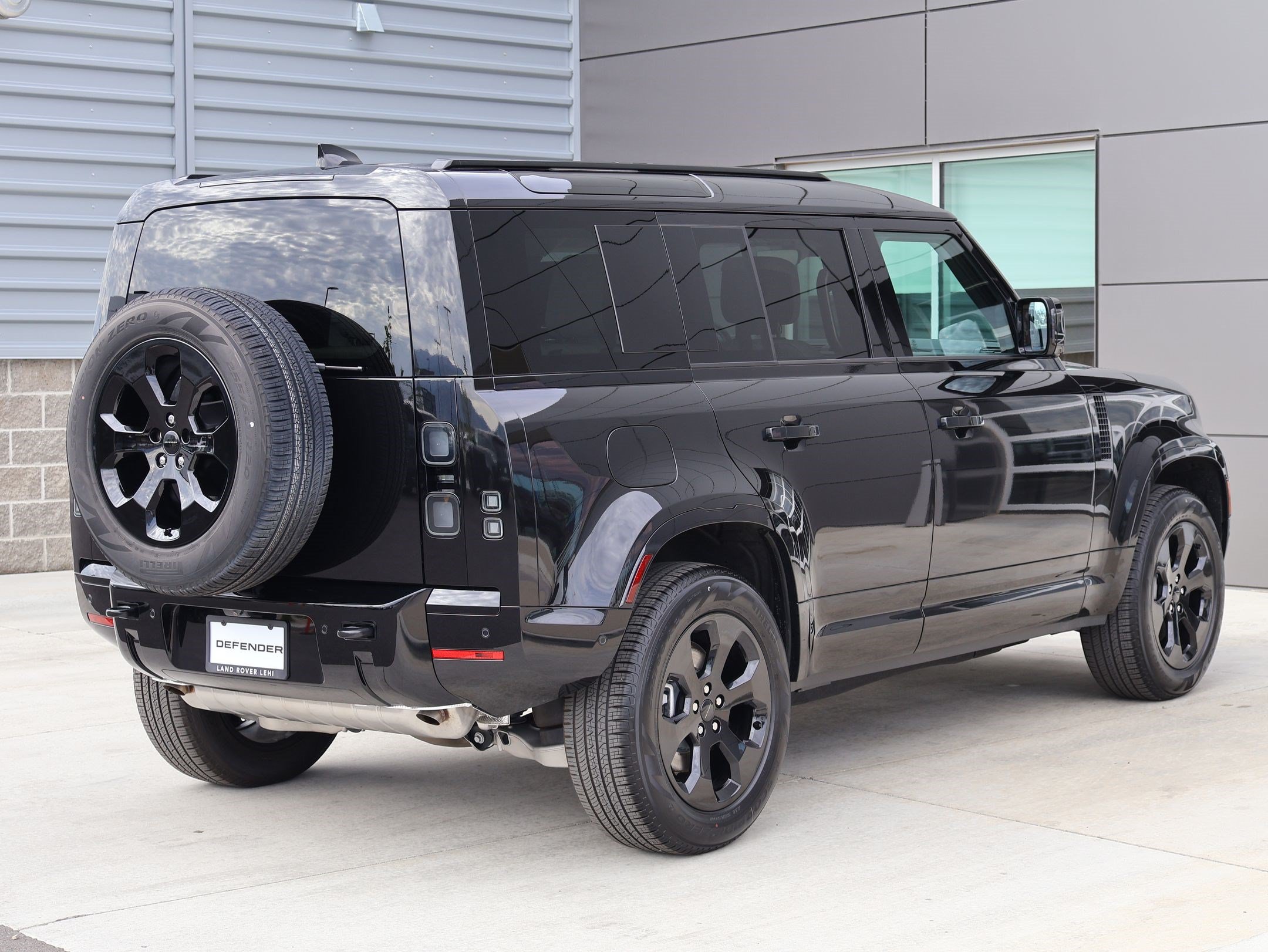 Used 2026 Land Rover Defender 110 X-Dynamic SE AWD/4WD image 7