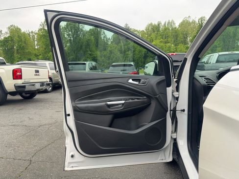 Used 2018 Ford Escape Titanium AWD/4WD image 9