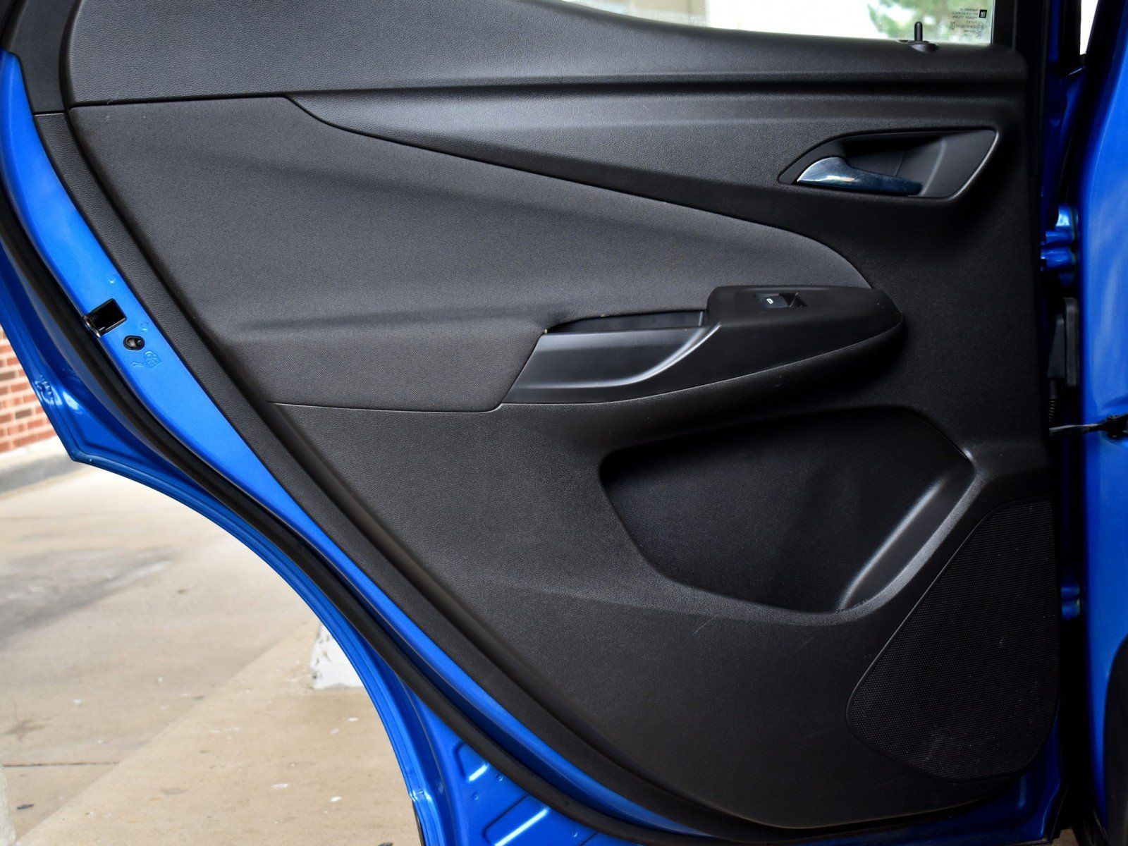 Used 2022 Chevrolet Bolt EUV LT w/ Comfort Package FWD image 29