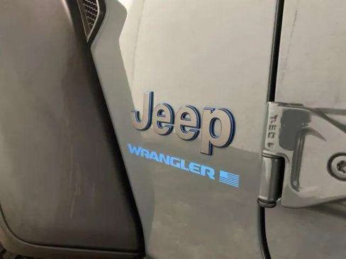 Used 2024 Jeep Wrangler Unlimited image 10