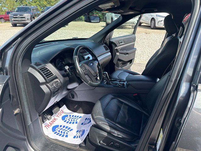 Used 2018 Ford Explorer XLT w/ Equipment Group 202A AWD/4WD image 16