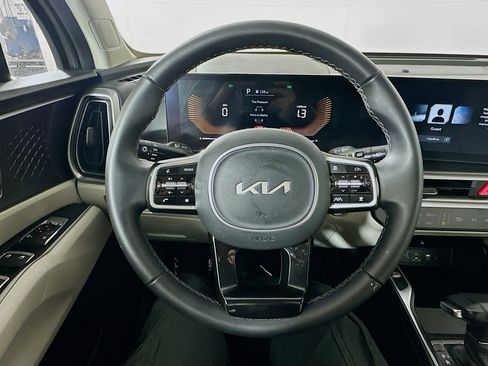 Certified 2025 Kia Sorento S w/ Panoramic Sunroof Package FWD image 11