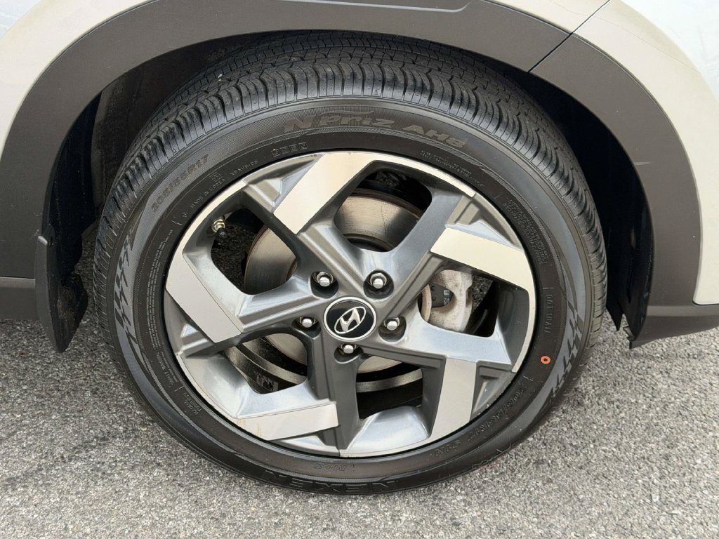 Certified 2024 Hyundai Venue SEL FWD image 8