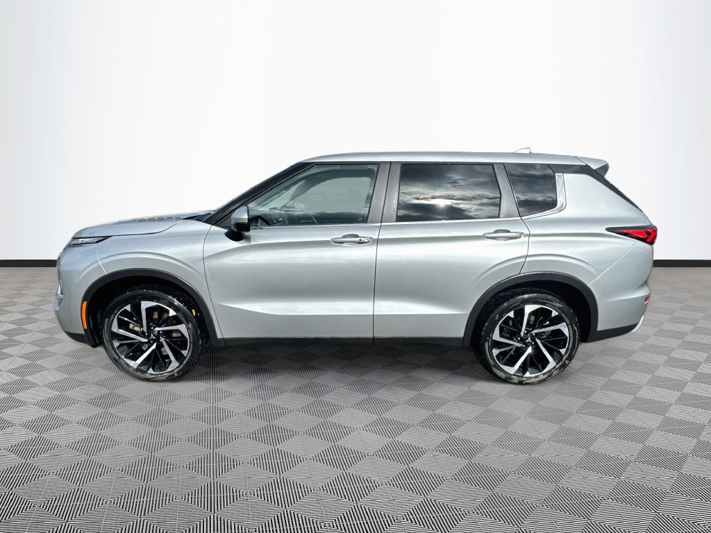 Used 2023 Mitsubishi Outlander SE AWD/4WD image 35