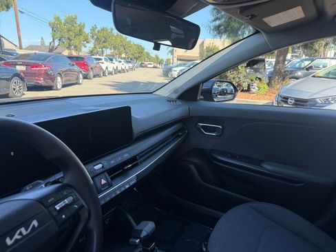 Used 2025 Kia K4 LXS FWD image 33