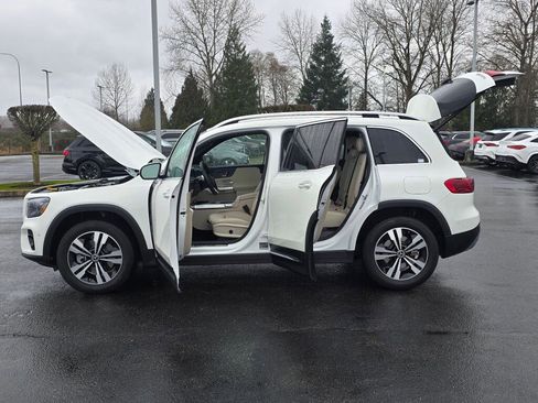 Used 2025 Mercedes-Benz GLB 250 4MATIC image 12