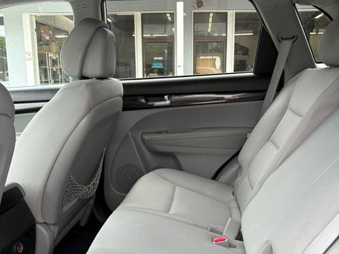 Used 2011 Kia Sorento 2WD image 11