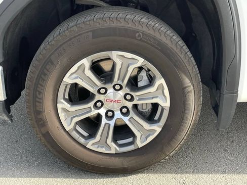 Used 2025 GMC Sierra 1500 SLT AWD/4WD image 32