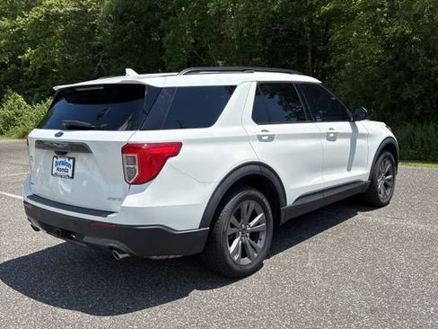 Used 2022 Ford Explorer XLT w/ Equipment Group 202A AWD/4WD image 5