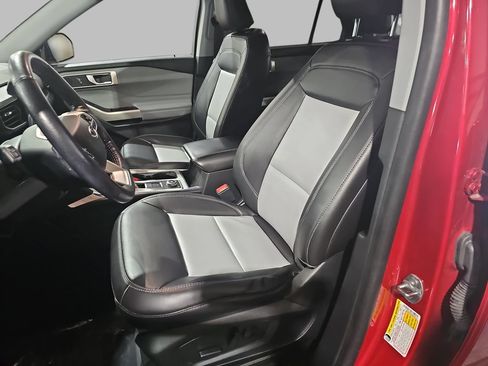 Used 2022 Ford Explorer XLT w/ Equipment Group 202A AWD/4WD image 21