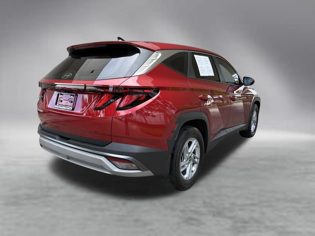 Used 2025 Hyundai Tucson SE FWD image 3