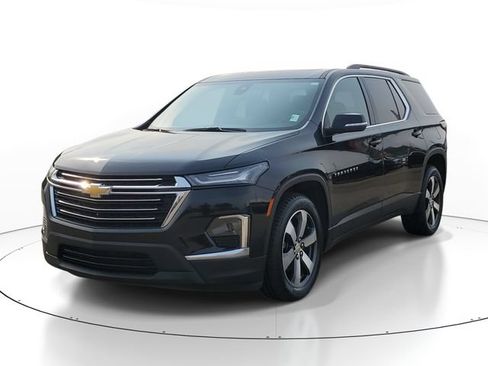 Used 2023 Chevrolet Traverse LT w/ LT Premium Package AWD/4WD image 2