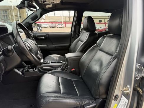 Used 2018 Toyota Tacoma TRD Off-Road image 28