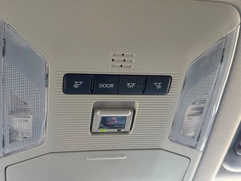 Used 2025 Toyota RAV4 XLE FWD image 29