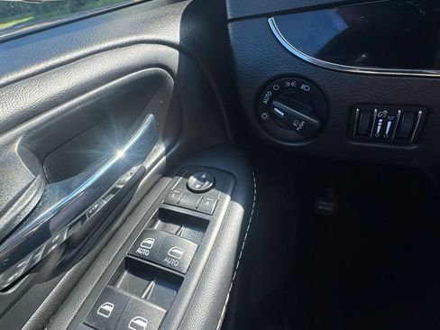 Used 2015 Dodge Grand Caravan SXT FWD image 22