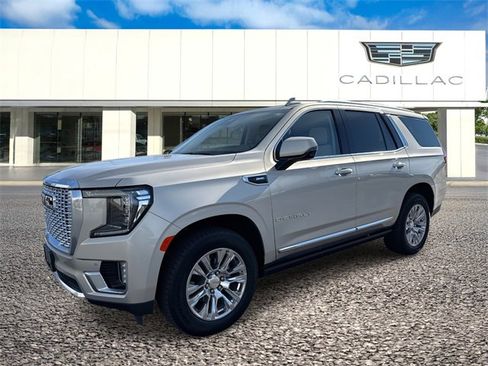 Used 2023 GMC Yukon Denali w/ Max Trailering Package image 1