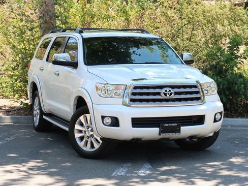 Used 2016 Toyota Sequoia Platinum RWD image 2