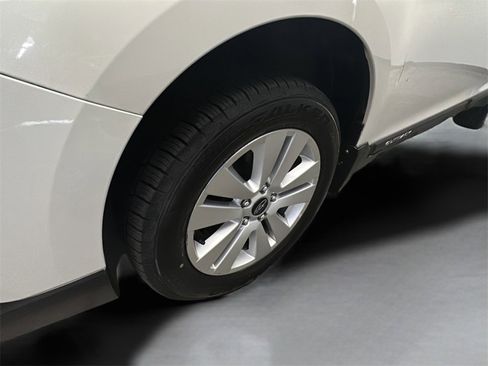 Used 2018 Subaru Outback 2.5i Premium image 4