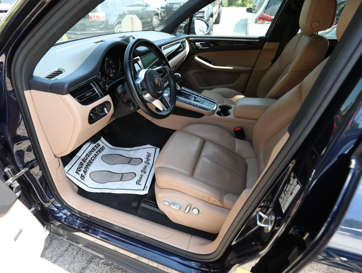 Used 2020 Porsche Macan AWD/4WD image 18