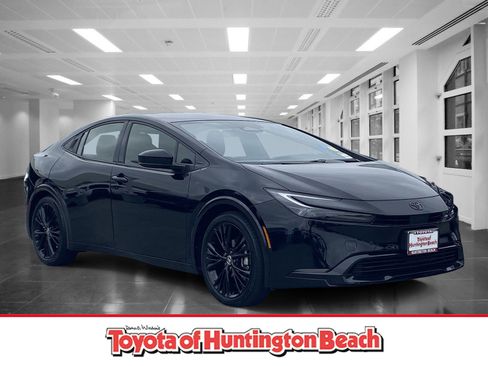 Used 2025 Toyota Prius FWD image 1