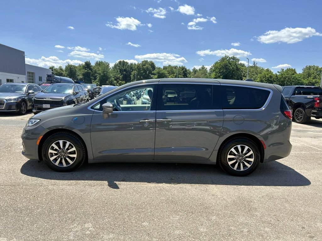 Used 2022 Chrysler Pacifica Touring-L FWD image 6