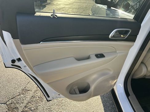 Used 2019 Jeep Grand Cherokee Limited image 26