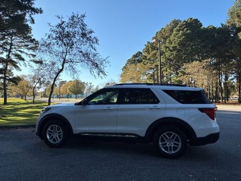 Used 2025 Ford Explorer Active w/ Active Comfort Package image 7