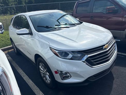Used 2019 Chevrolet Equinox LT w/ Driver Convenience Package FWD image 2