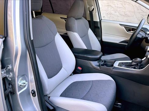 Used 2019 Toyota RAV4 XLE image 9