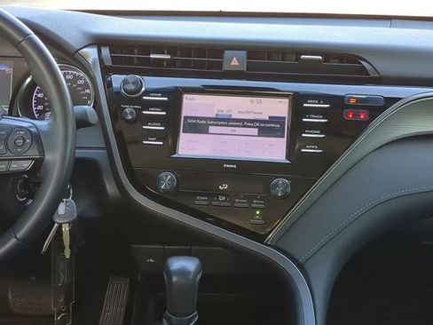 Used 2020 Toyota Camry SE image 17