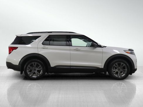 Used 2021 Ford Explorer XLT w/ Equipment Group 202A image 6