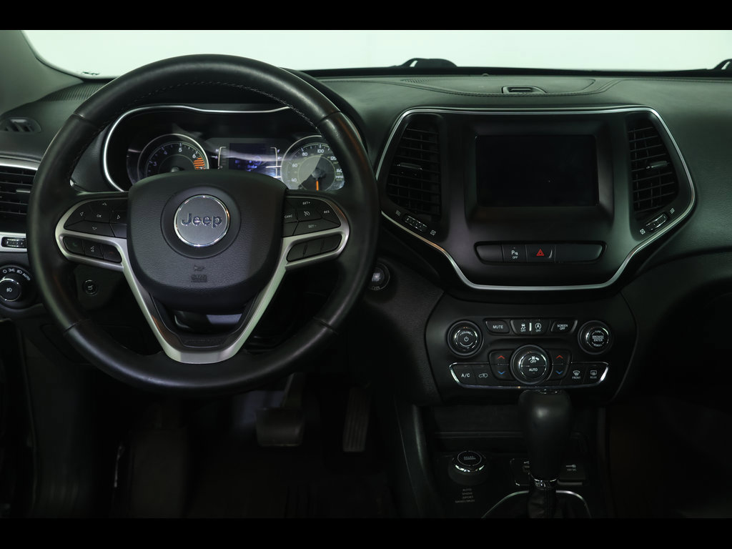 Used 2019 Jeep Cherokee Latitude Plus w/ Comfort/Convenience Group AWD/4WD image 15
