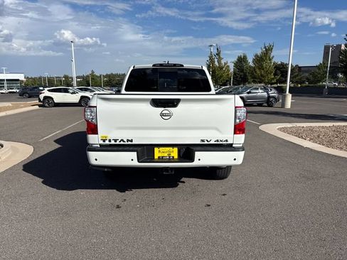 Used 2024 Nissan Titan SV w/ SV Convenience Package AWD/4WD image 4