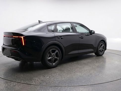 Used 2025 Kia K4 LXS image 9