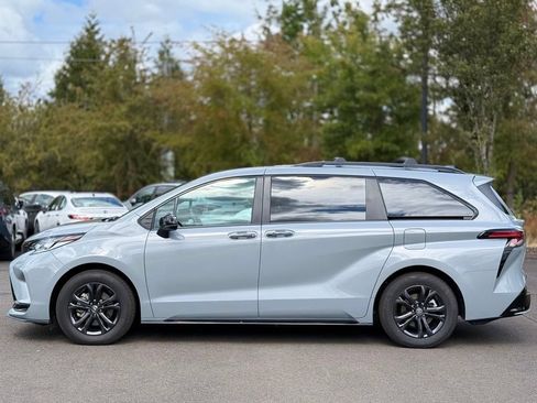 Used 2026 Toyota Sienna XSE AWD/4WD image 2