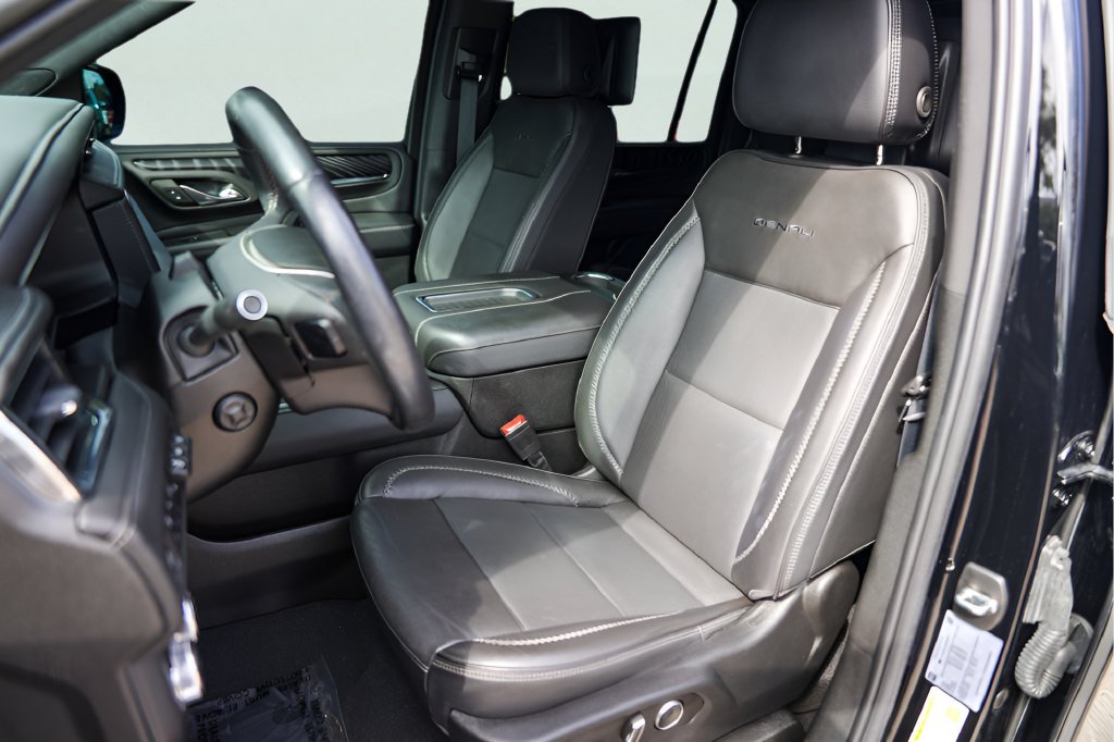 Used 2023 GMC Yukon XL Denali w/ Advanced Technology Package AWD/4WD image 9