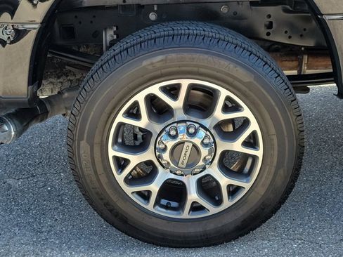 Used 2022 Ford F250 Lariat w/ Lariat Ultimate Package image 11