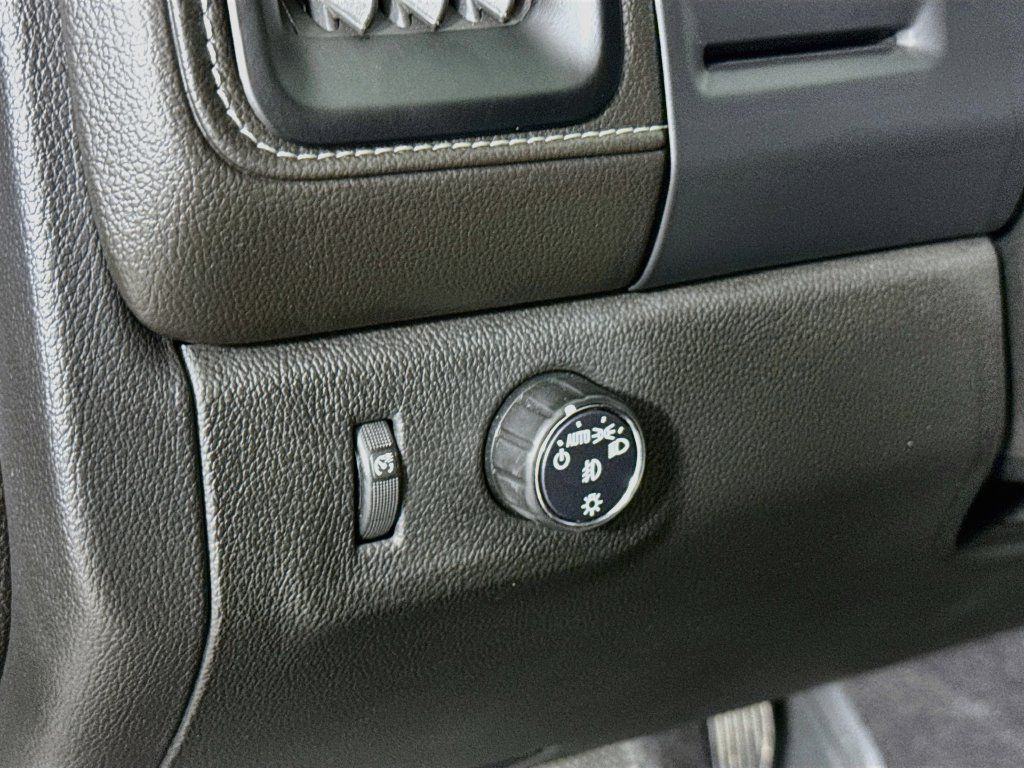 Used 2020 GMC Canyon Denali RWD image 10