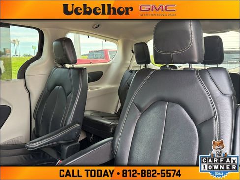 Used 2022 Chrysler Pacifica Touring-L FWD image 19