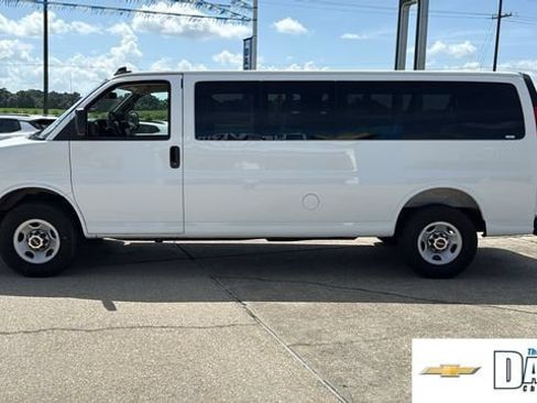 Used 2025 GMC Savana 3500 LT w/ LT Preferred Equipment Group RWD image 4
