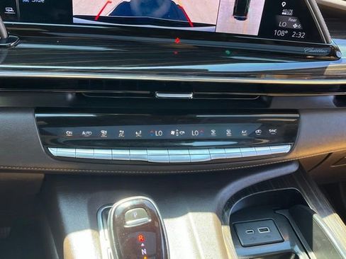 Used 2021 Cadillac Escalade ESV Sport w/ Driver Assist Tech Package AWD/4WD image 22