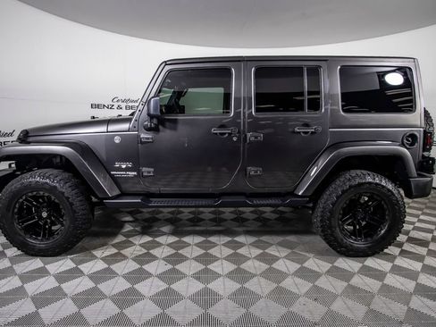 Used 2018 Jeep Wrangler Unlimited Sahara w/ Max Tow Package AWD/4WD image 10