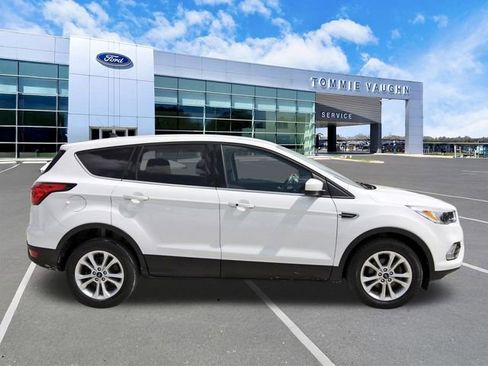 Certified 2019 Ford Escape SE image 5