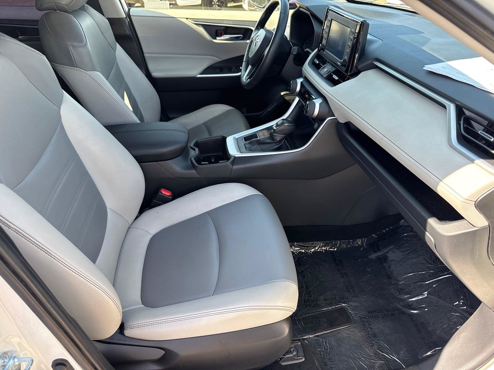 Used 2022 Toyota RAV4 XLE Premium w/ Carpet Mat Package (TMS) AWD/4WD image 17