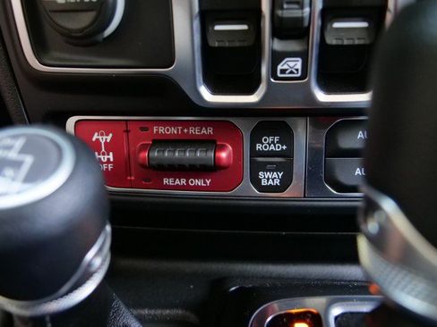 Used 2025 Jeep Gladiator Rubicon w/ Safety Group AWD/4WD image 20